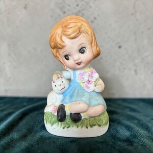 Vintage figurine collectible ceramic piece with kitten.